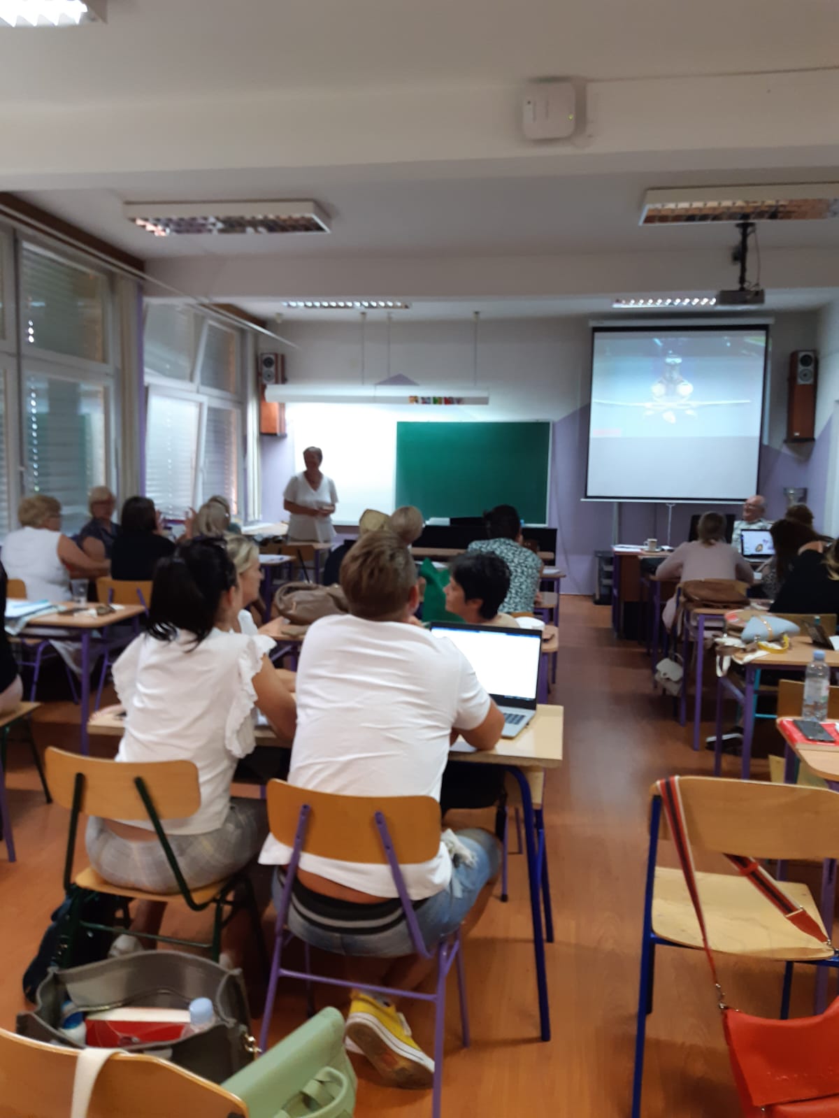 Održana cjelodnevna edukacija za učitelje i stručne suradnike Tema: „Rad s darovitim djecom u školi“