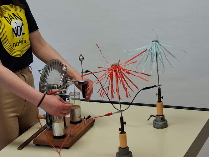 Posjet učenika manifestaciji Dan i noć PMF-a